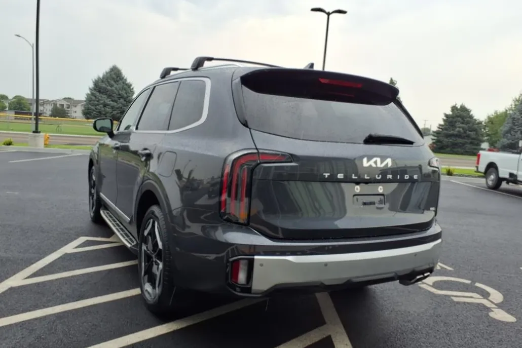 2024 Kia Telluride EX photo 1