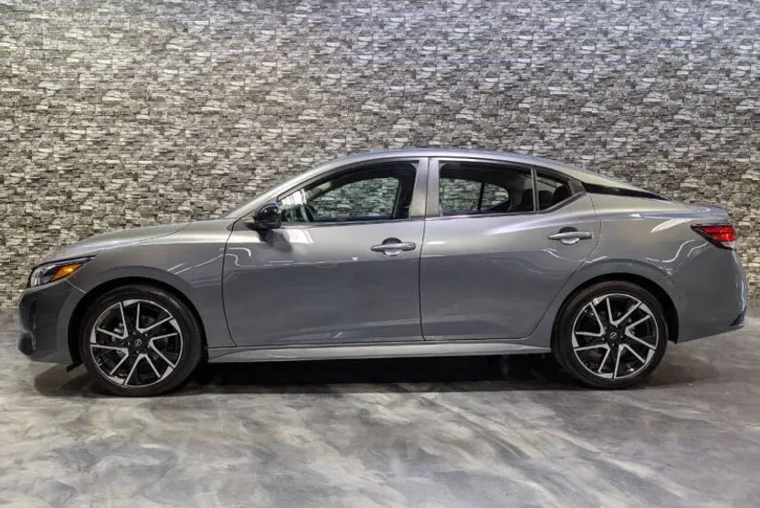2025 Nissan Sentra SR photo 1