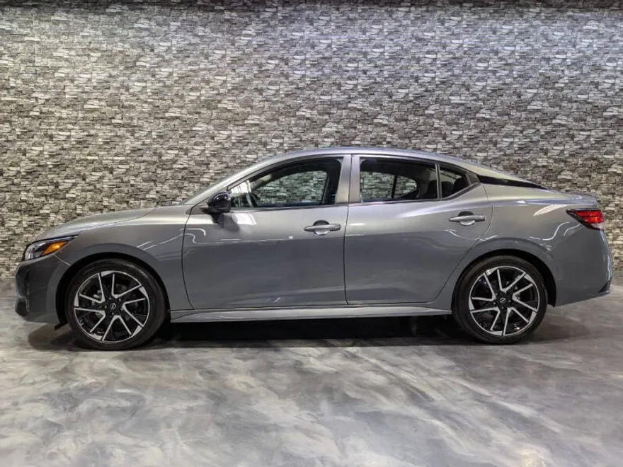 2025 Nissan Sentra SR photo 1
