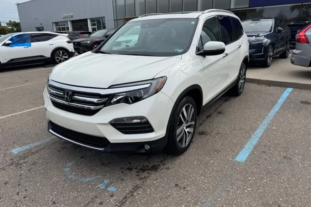 2017 Honda Pilot Elite photo 1