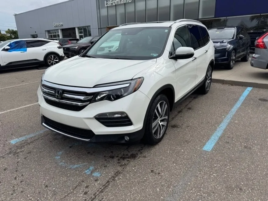 2017 Honda Pilot Elite photo 1