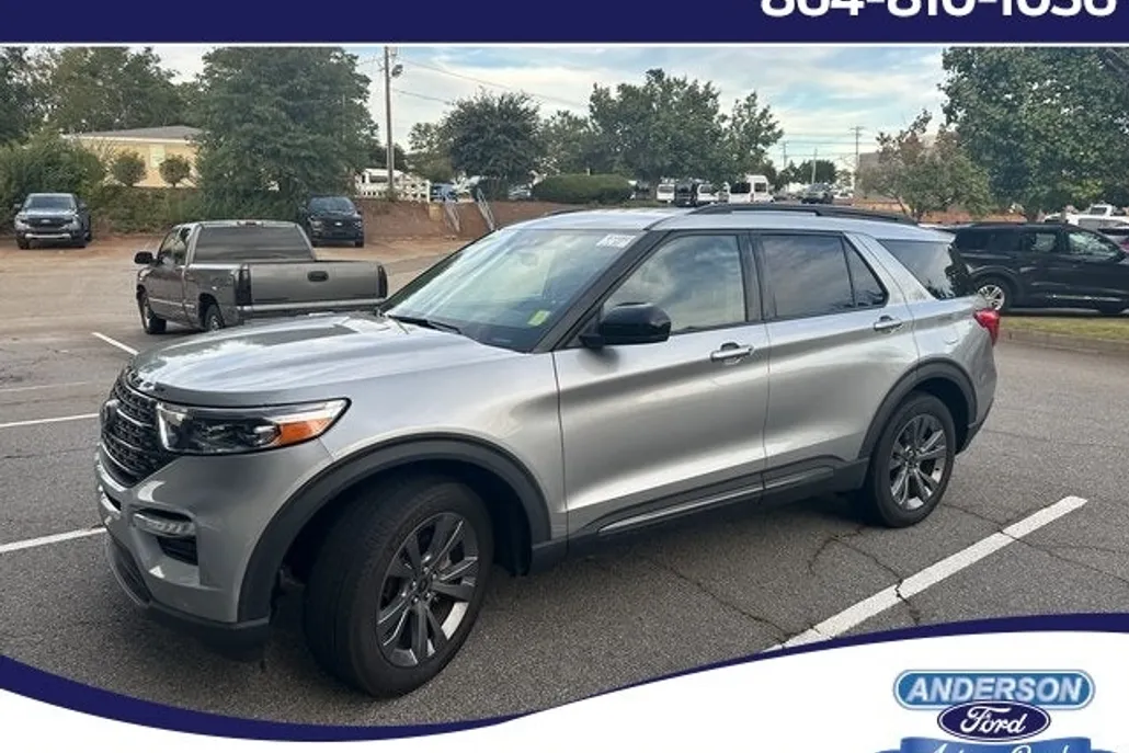 2022 Ford Explorer XLT photo 1