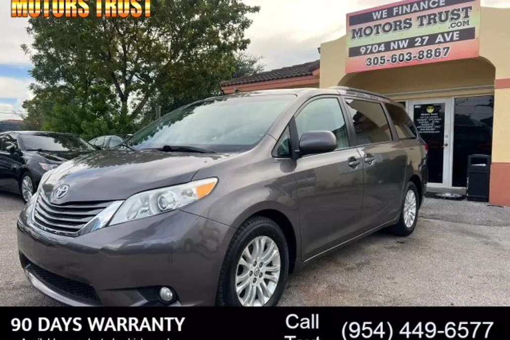 2014 Toyota Sienna XLE photo 1