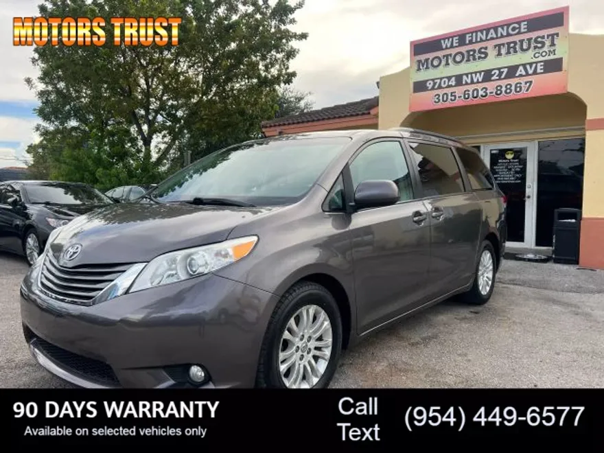 2014 Toyota Sienna XLE photo 1