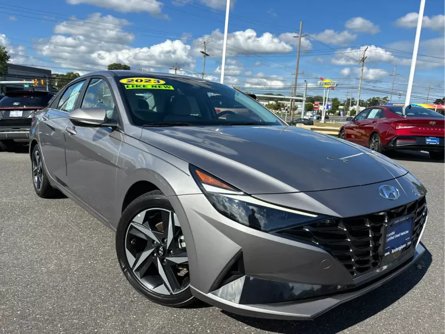 2023 Hyundai Elantra Limited photo 1