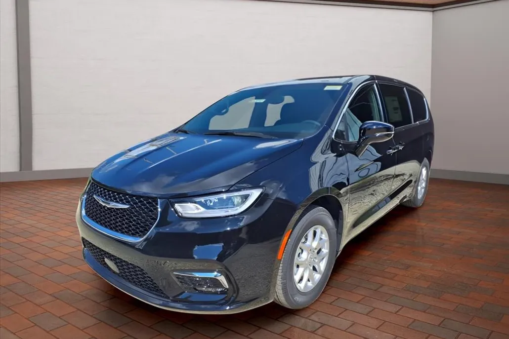 2026 Chrysler Pacifica photo 1