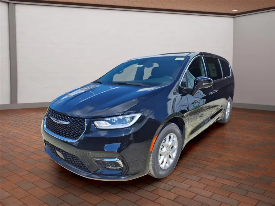 2026 Chrysler Pacifica photo 1
