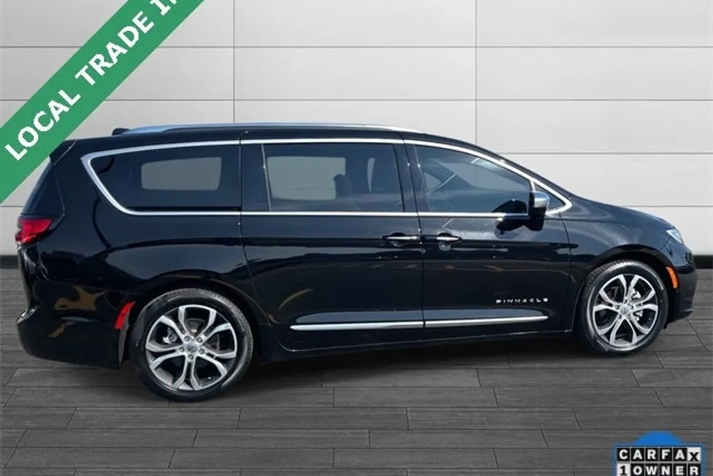 2024 Chrysler Pacifica Pinnacle photo 1