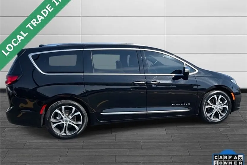2024 Chrysler Pacifica Pinnacle photo 1