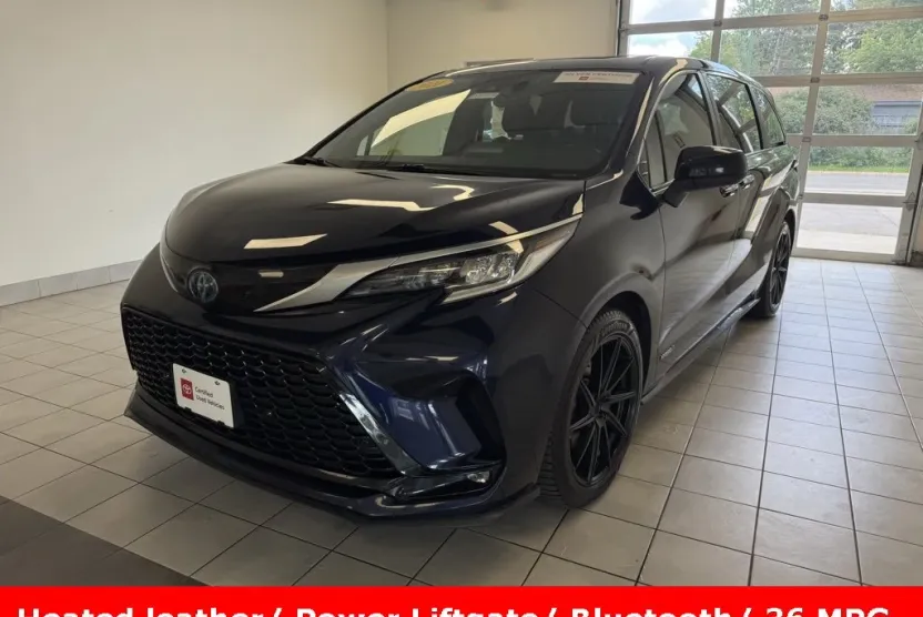2021 Toyota Sienna XSE photo 1