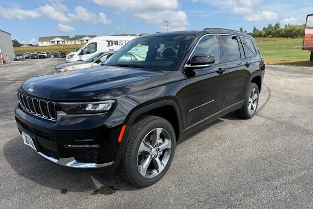 2025 Jeep Grand Cherokee L photo 1
