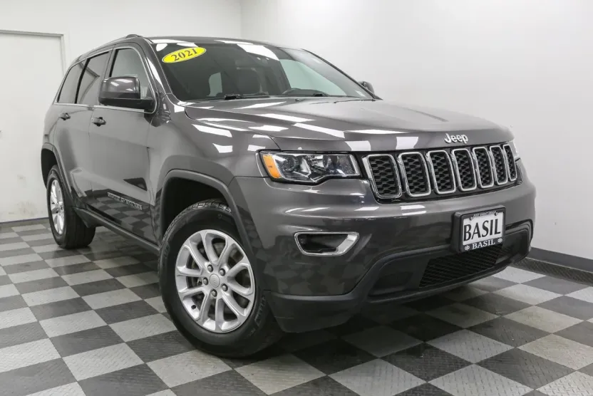 2021 Jeep Grand Cherokee Laredo X photo 1
