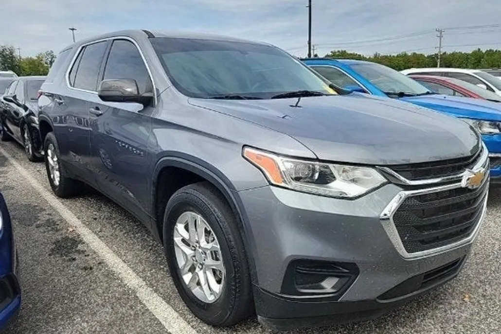 2021 Chevrolet Traverse LS photo 1