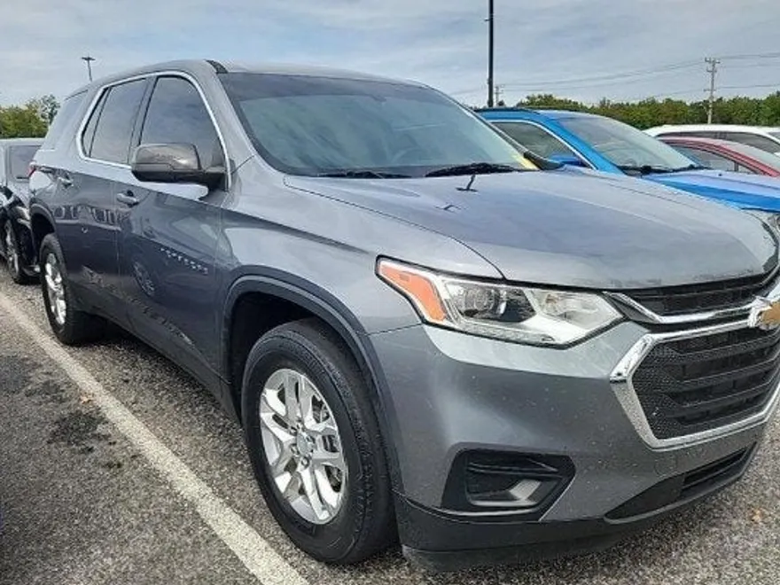 2021 Chevrolet Traverse LS photo 1