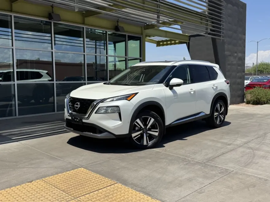 2023 Nissan Rogue SL photo 1