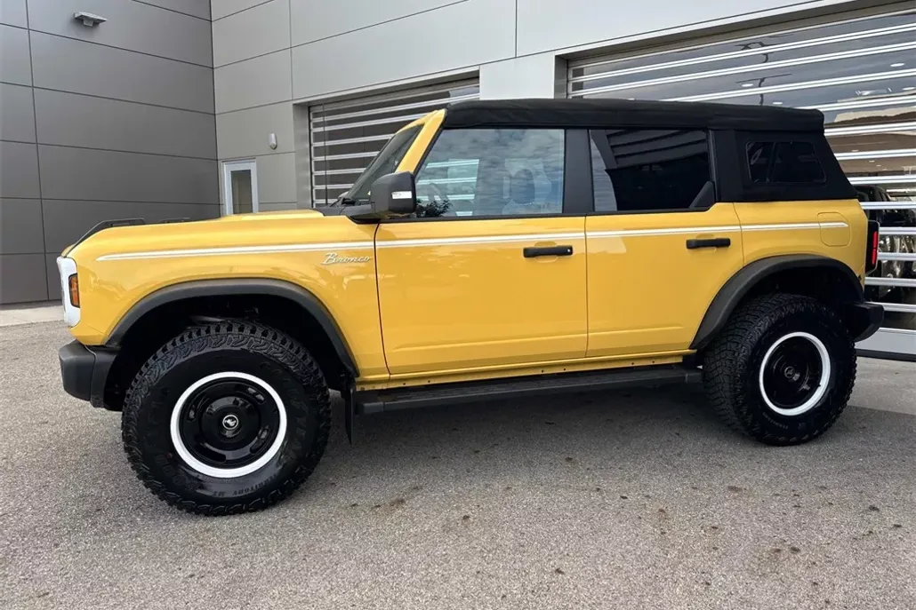 2023 Ford Bronco Heritage Limited First Edition photo 1