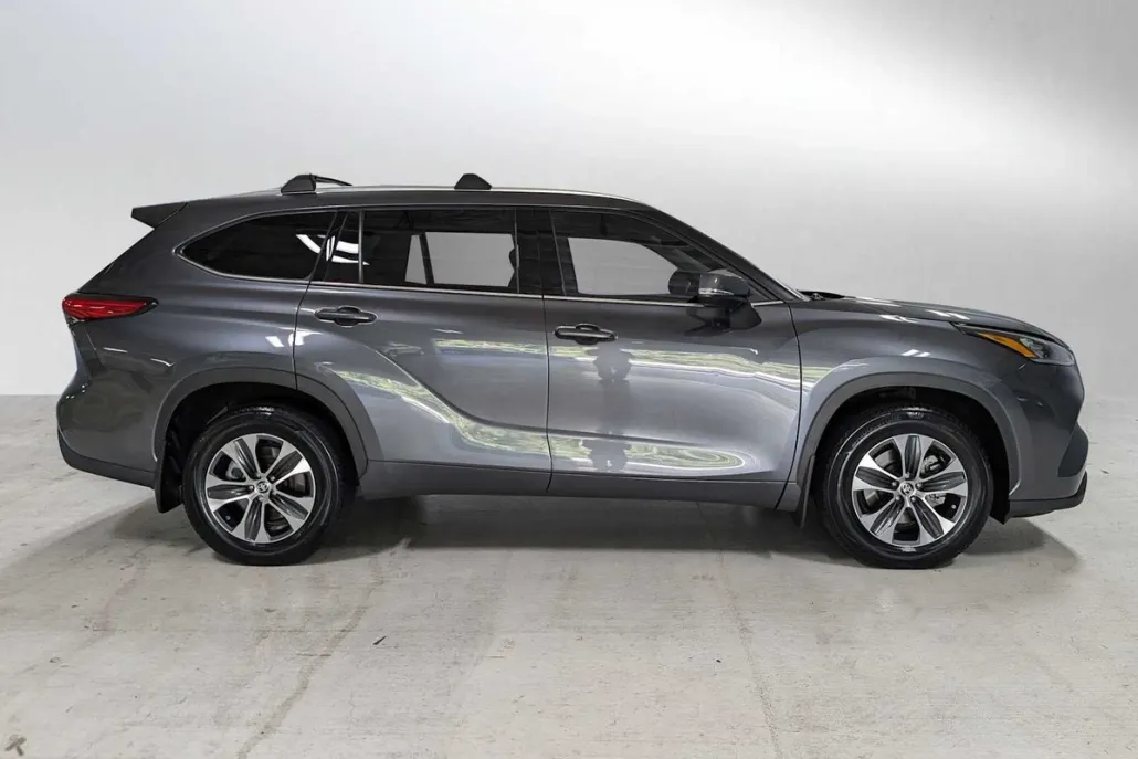 2020 Toyota Highlander XLE photo 1
