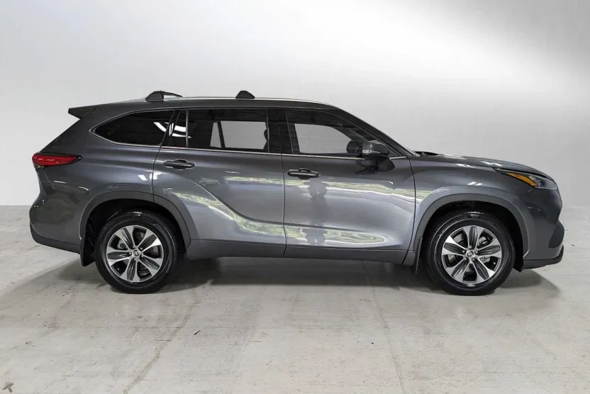 2020 Toyota Highlander XLE photo 1