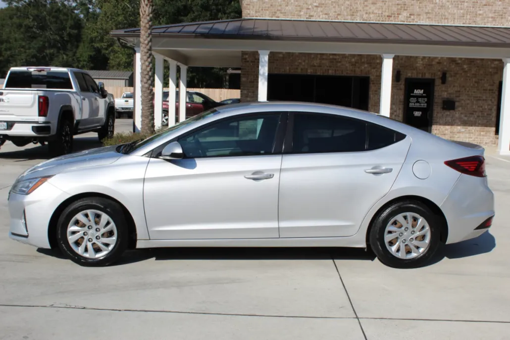 2019 Hyundai Elantra SE photo 1