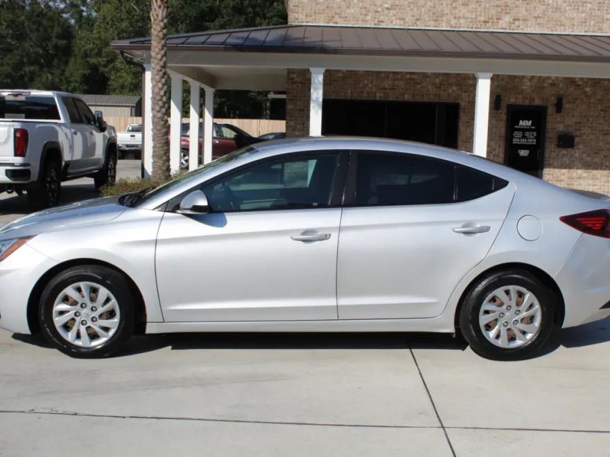 2019 Hyundai Elantra SE photo 1