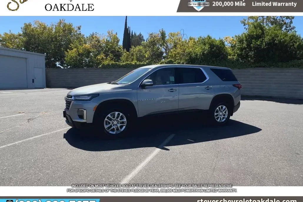 2023 Chevrolet Traverse LS photo 1