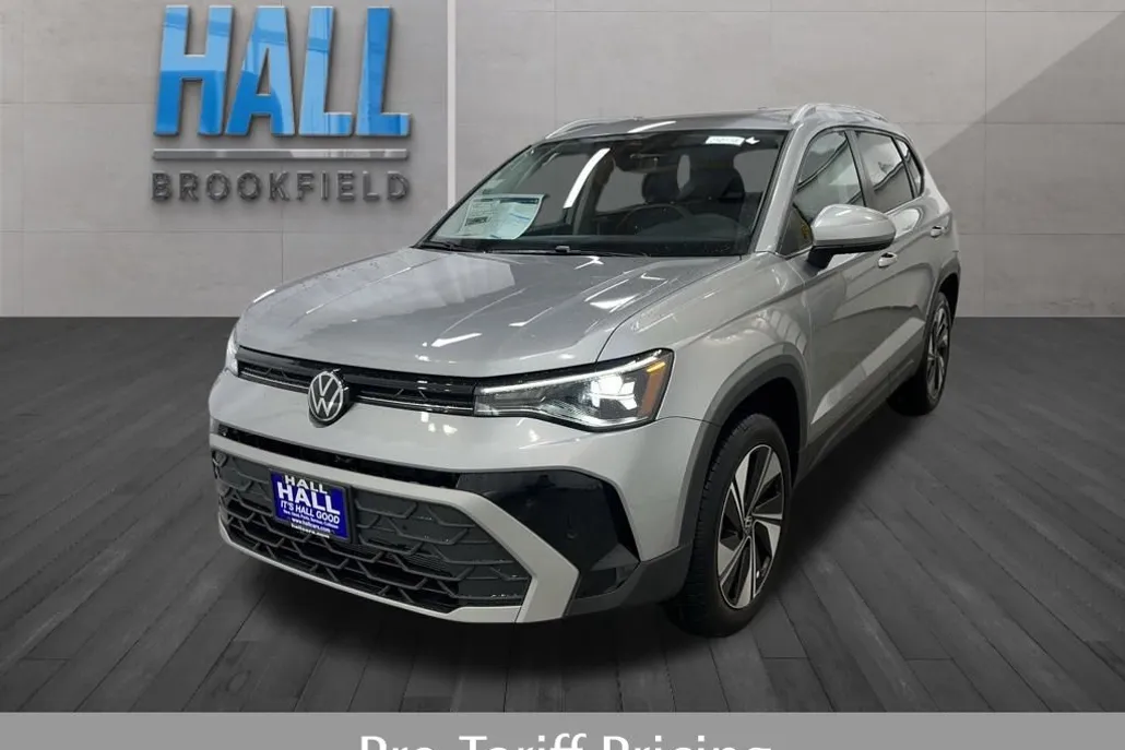 2025 Volkswagen Taos SE photo 1