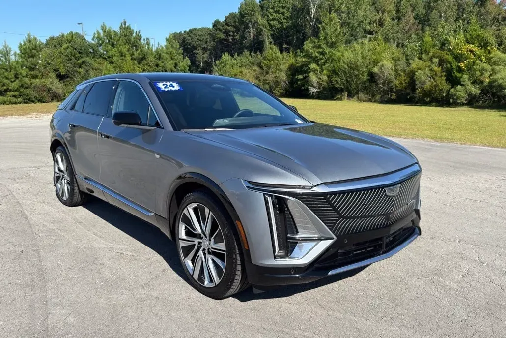 2024 Cadillac Lyriq Luxury photo 1