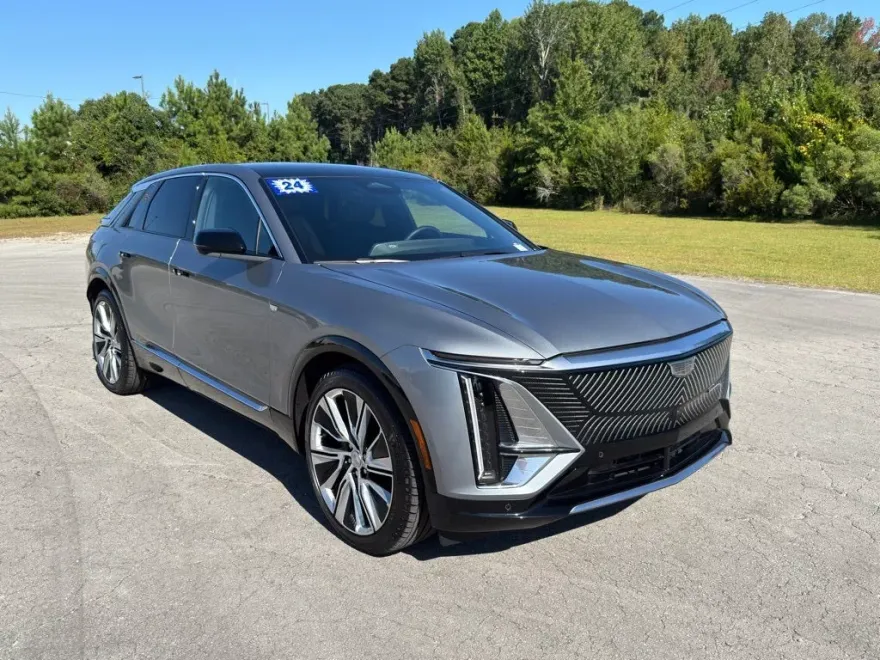 2024 Cadillac Lyriq Luxury photo 1