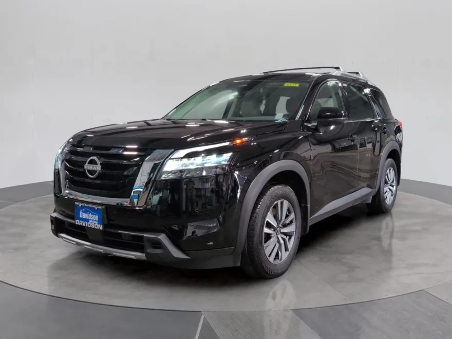 2023 Nissan Pathfinder SL photo 1
