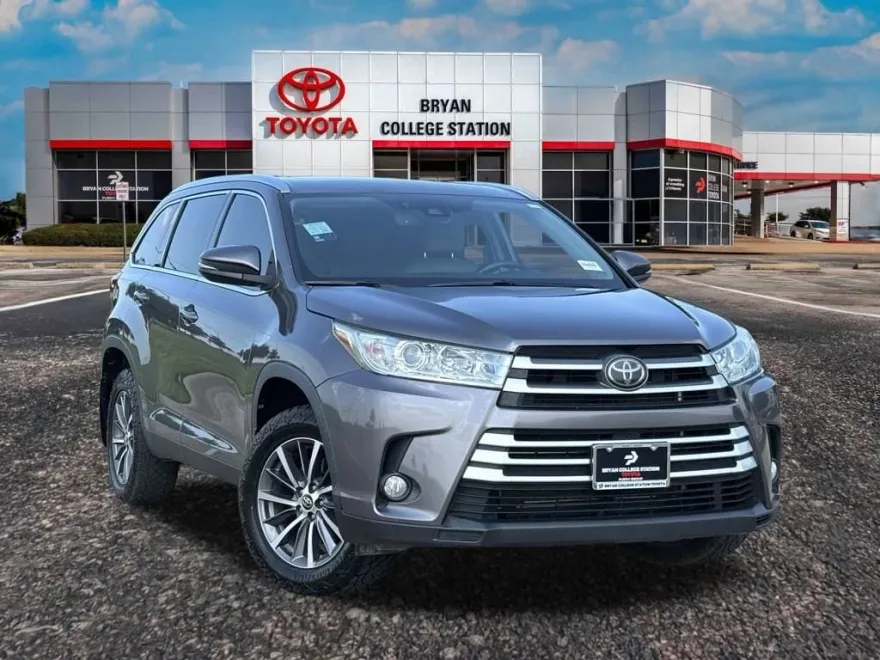 2019 Toyota Highlander XLE photo 1