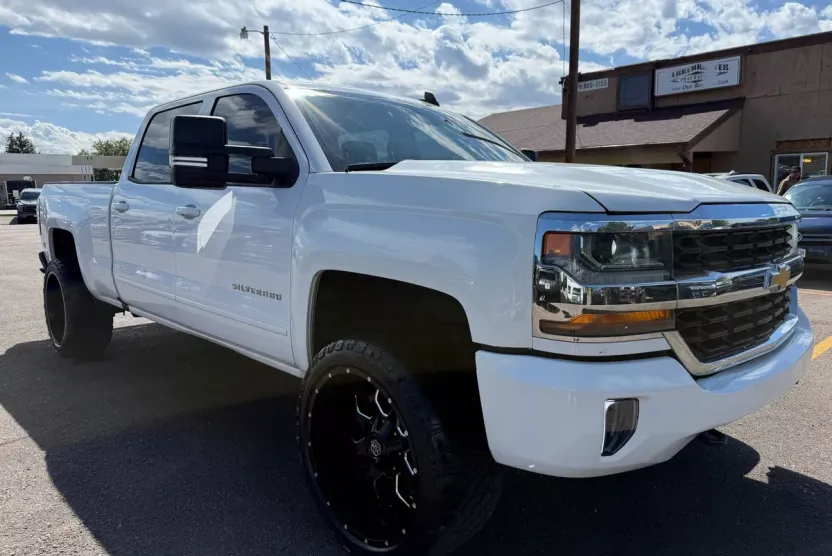 2017 Chevrolet Silverado 1500 photo 1