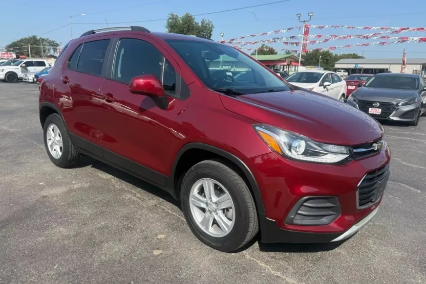 2022 Chevrolet Trax LT photo 1