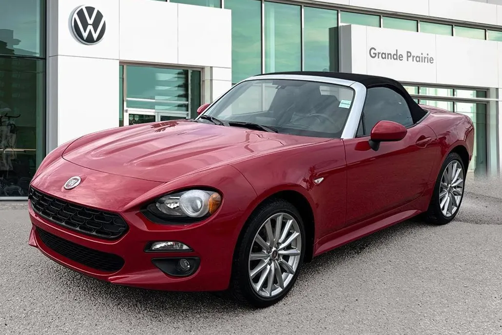 2017 Fiat 124 Spider Lusso photo 1