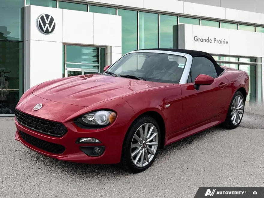 2017 Fiat 124 Spider Lusso photo 1