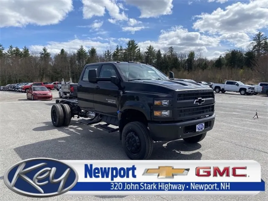 2024 Chevrolet Silverado 6500HD Work Truck photo 1