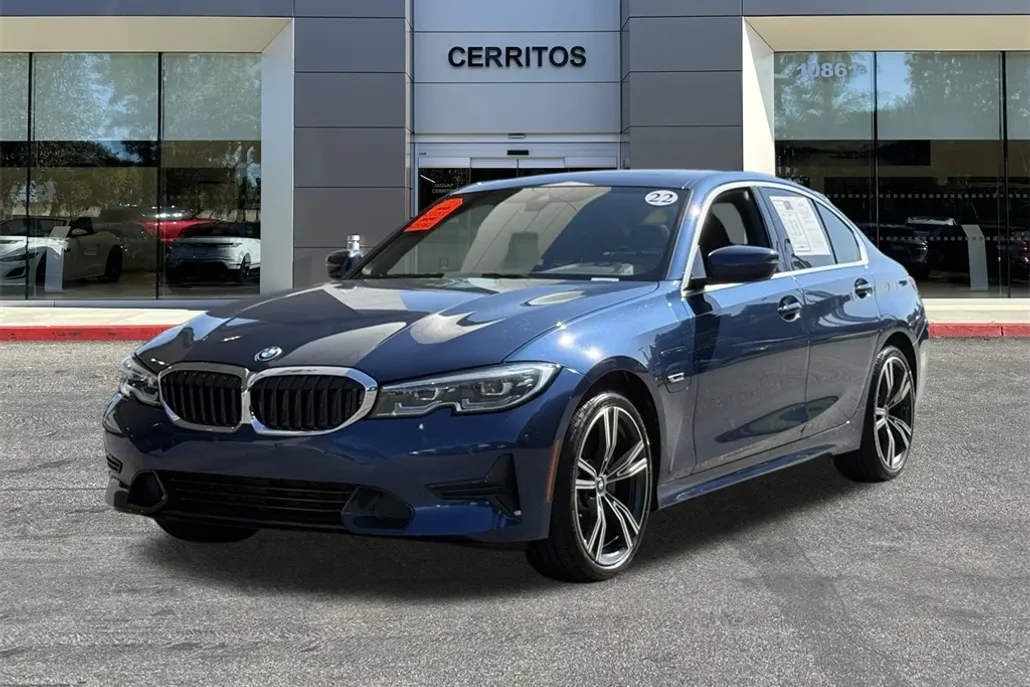 2022 Bmw 330e 3-Series photo 1
