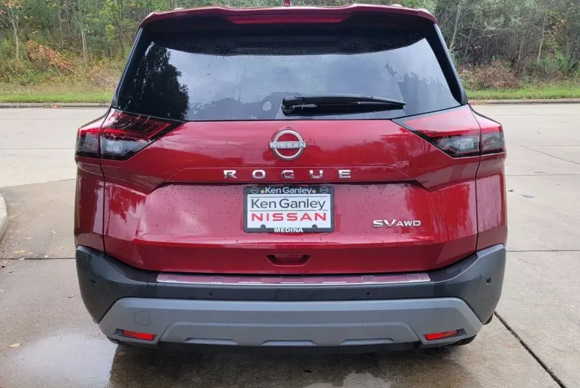 2023 Nissan Rogue SV photo 1