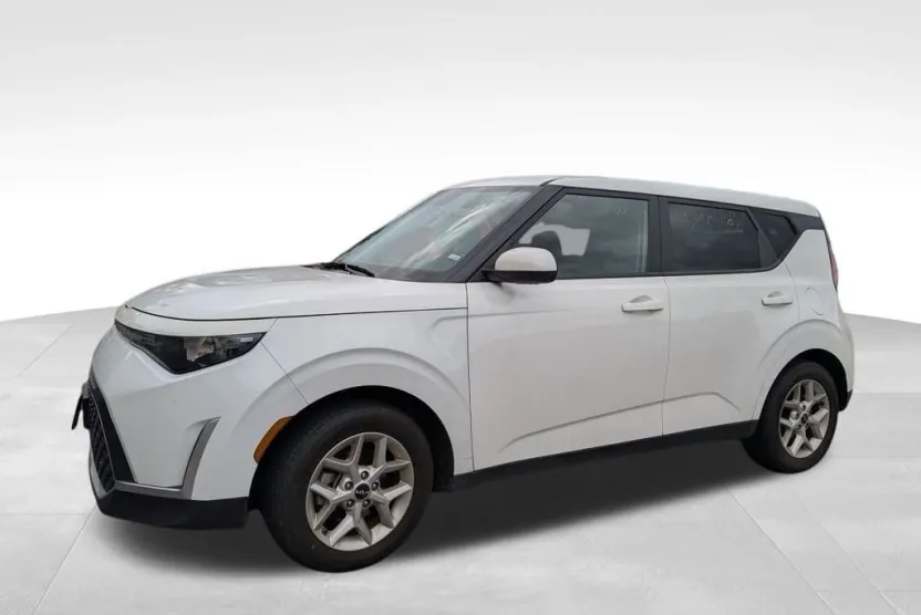 2024 Kia Soul LX photo 1