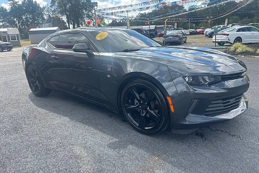 2017 Chevrolet Camaro 2LT photo 1