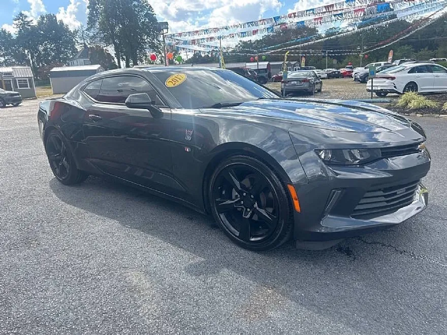 2017 Chevrolet Camaro 2LT photo 1