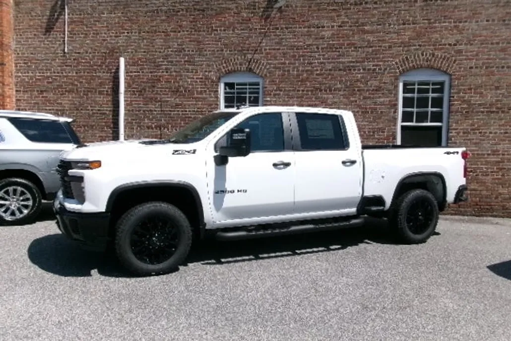 2026 Chevrolet Silverado 2500HD Custom photo 1