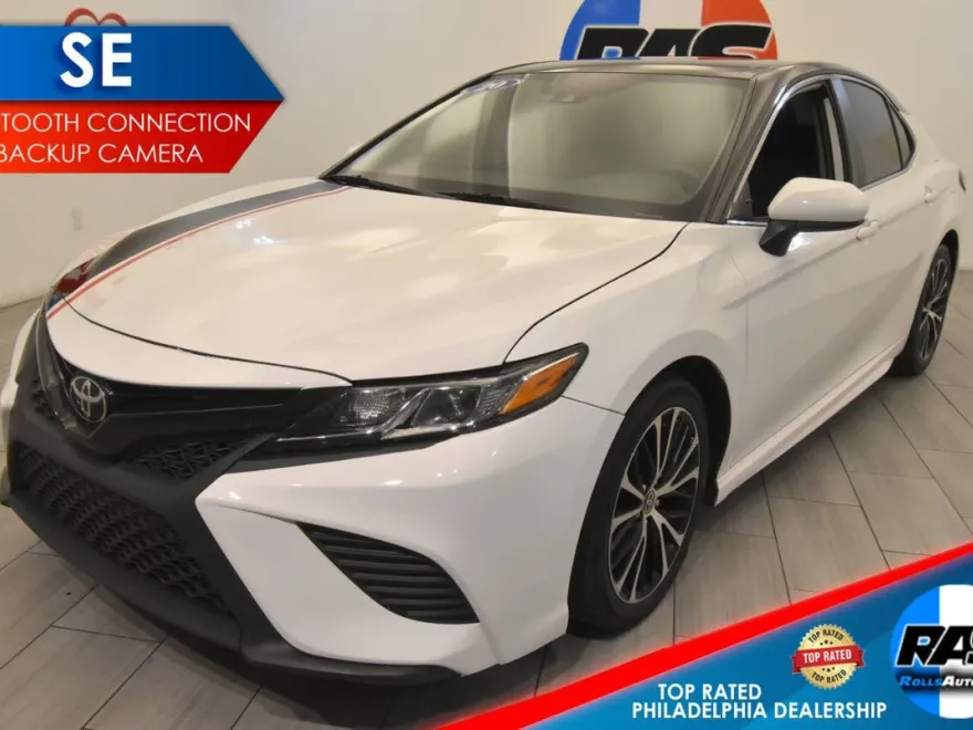 2020 Toyota Camry SE photo 1