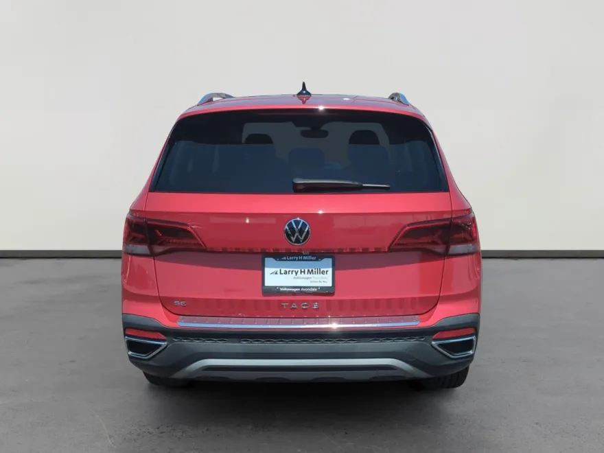 2022 Volkswagen Taos SE photo 1