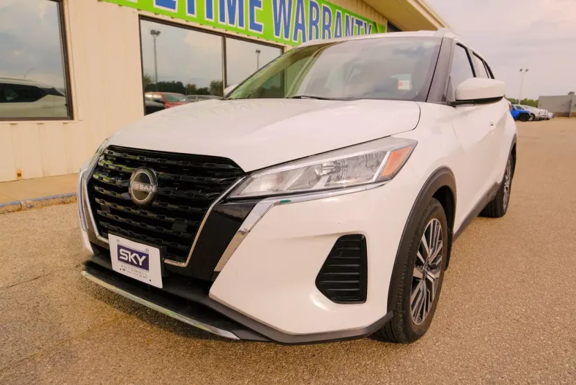 2022 Nissan Kicks SV photo 1