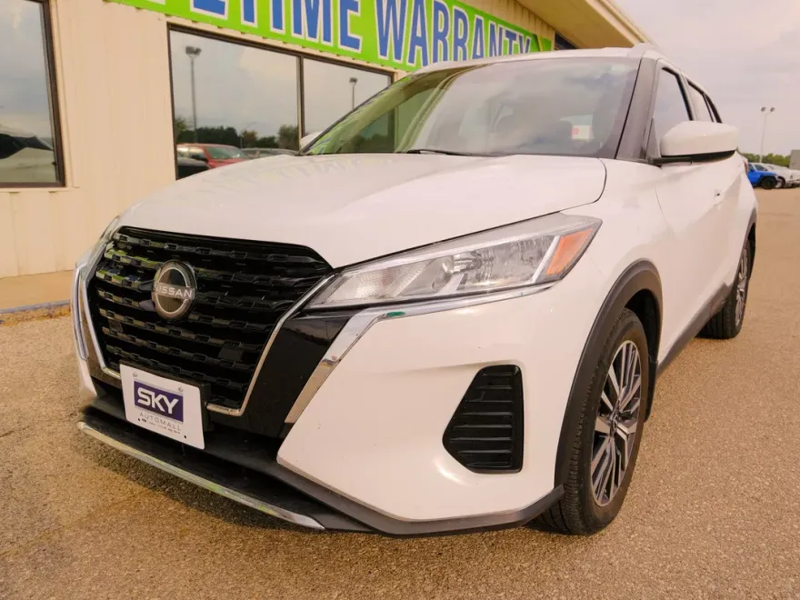 2022 Nissan Kicks SV photo 1