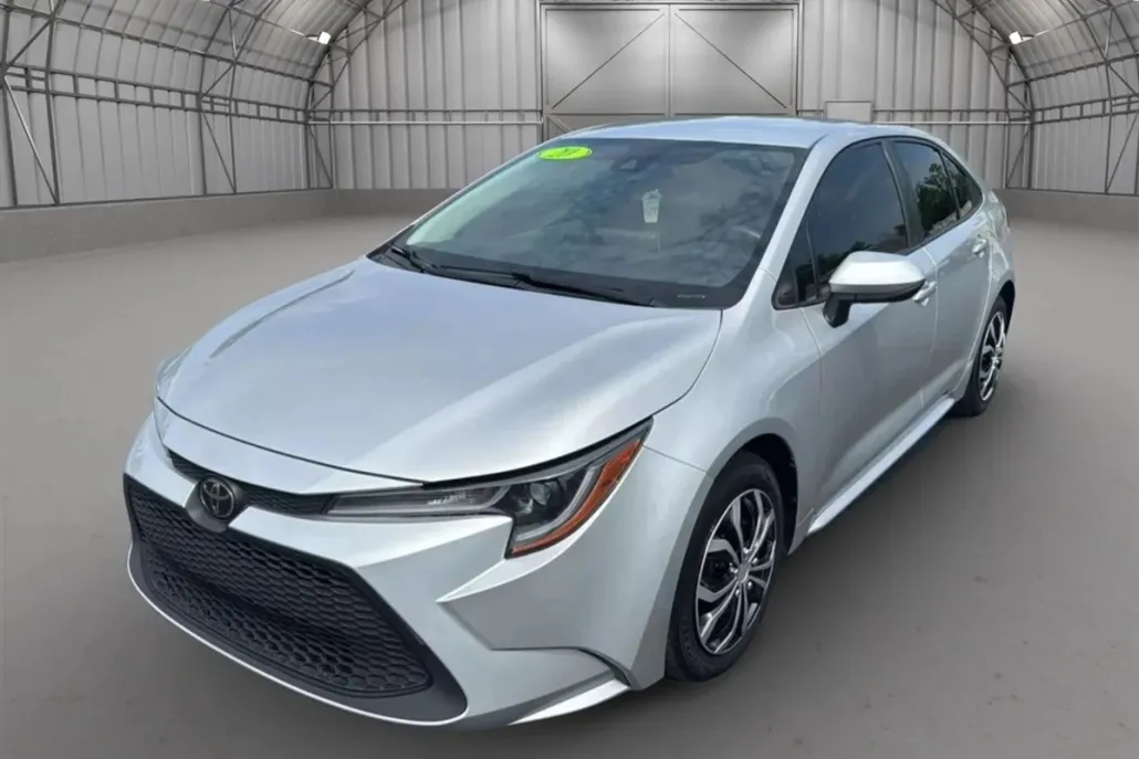 2020 Toyota Corolla LE photo 1