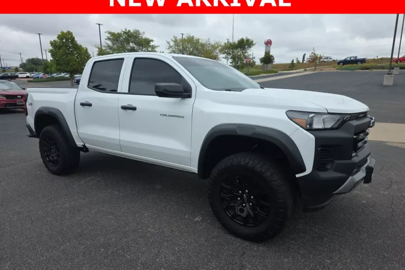 2024 Chevrolet Colorado Trail Boss photo 1