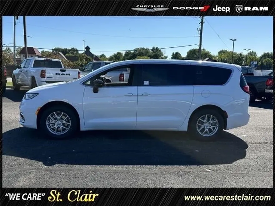 2026 Chrysler Pacifica photo 1