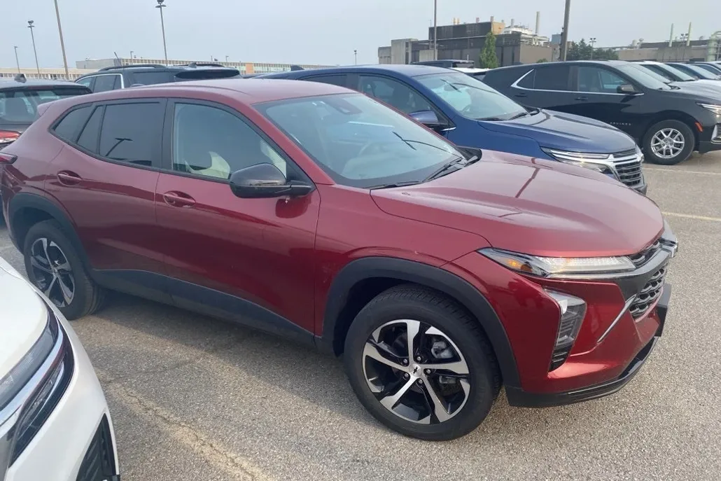 2024 Chevrolet Trax photo 1