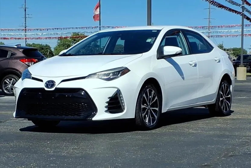 2018 Toyota Corolla SE photo 1